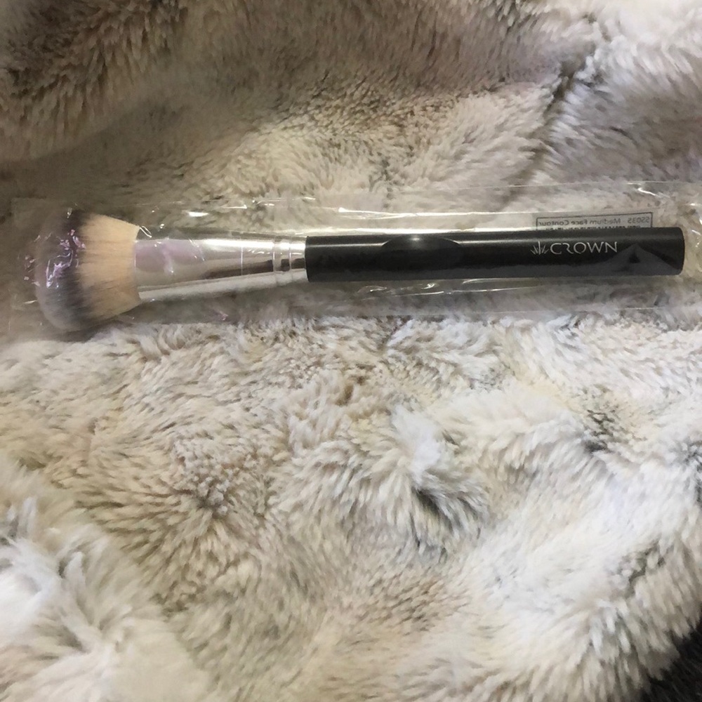 Crown Medium contour brush